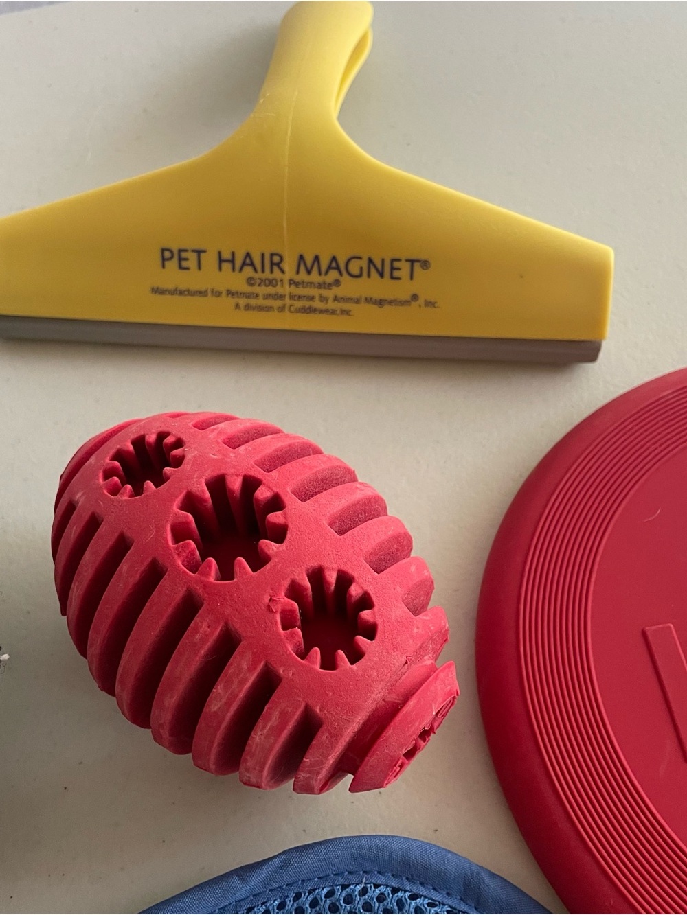 🐾Dog Lot: KONG Toys, Grooming Mitt, Inflatable "Cone", & Pet Hair Remover - Picture 7 of 7